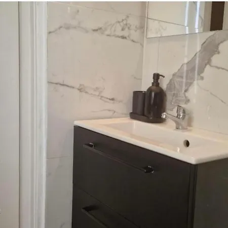 Secured Elegant And Chic Area Of شقة باريس